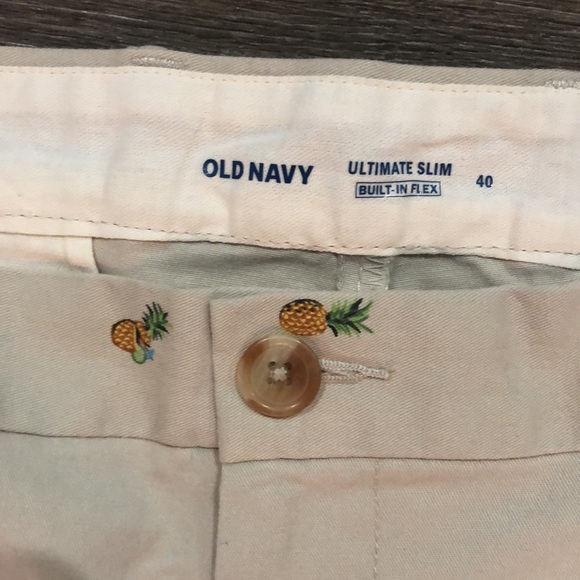 Old Navy Ultimate slim Built-n-flex Pineapple - Picture 4 of 8